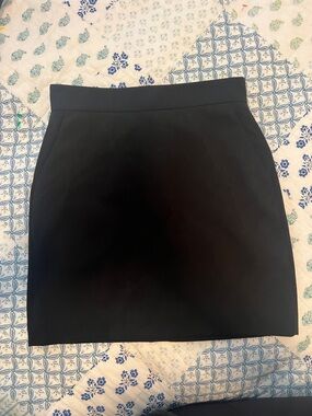 Paris atelier & other stories black skirt with pockets size 2